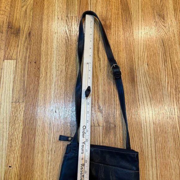 Fossil Black Crossbody Bag Adjustable Strap And Zip Closure - Picture 3 of 10